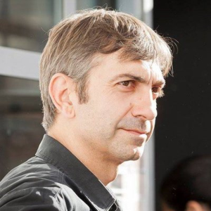 Portrait of architect Xavier Ros Majó, co-founder of HARQUITECTES.